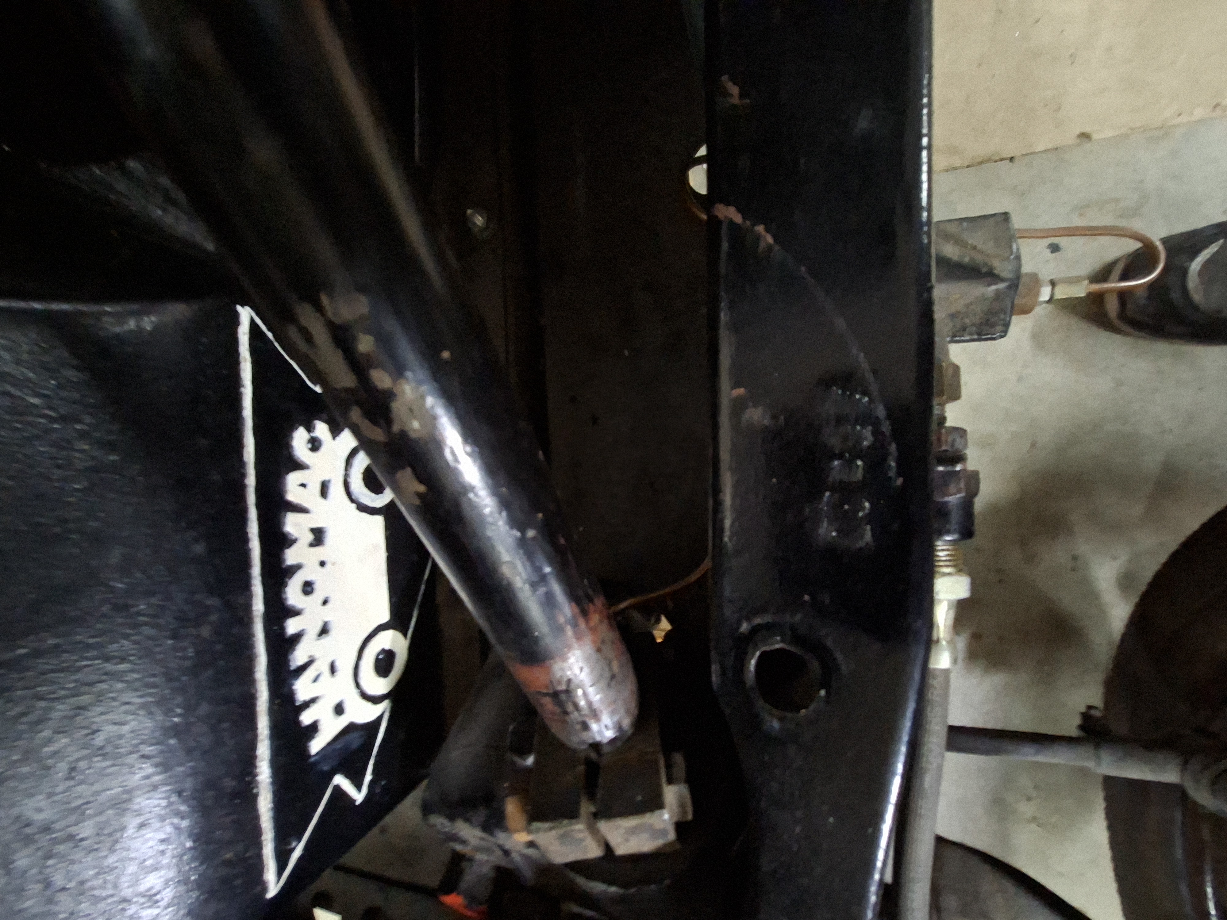 unter Lack versteckt, hätte mir aber eher auffallen können